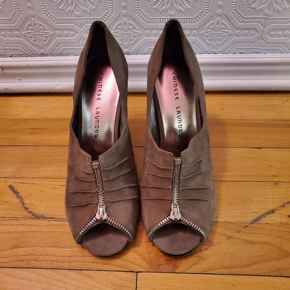 Retro style suede heels - Picture 2 of 5